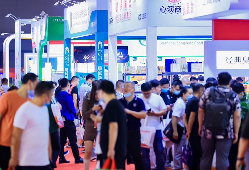 2027年上海国际餐饮食材展览会Aige Food Shanghai参展商与海外采购商展台洽谈现场