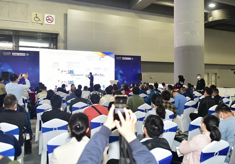 2027年北京国际模具展览会MOULD EXPO展馆现场，专业观众参观实况