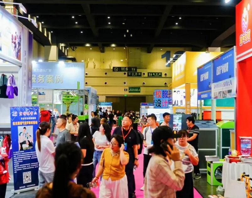 2027年郑州欧亚幼儿教育展览会Ouya CIPE Expo参展商与海外采购商展台洽谈现场