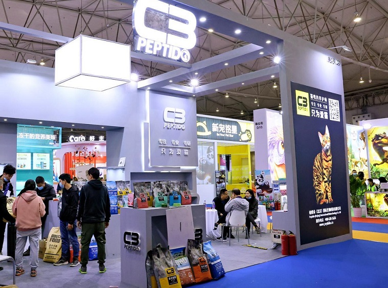 2026年成都宠物博览会-成都国际宠物展TOPS参展商与海外采购商展台洽谈现场
