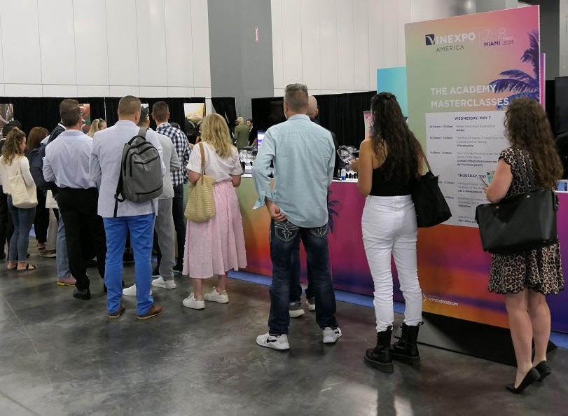 2027年美国葡萄酒、红酒、烈酒展览会Vinexpo America展会现场产品演示与行业交流活动