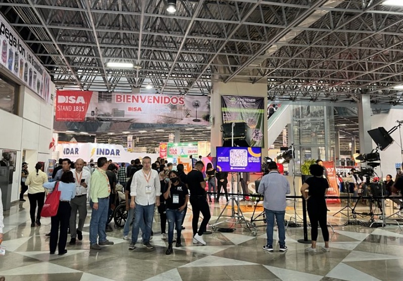 2027年墨西哥电力照明展览会Expo Electrica展馆现场,专业观众参观实况