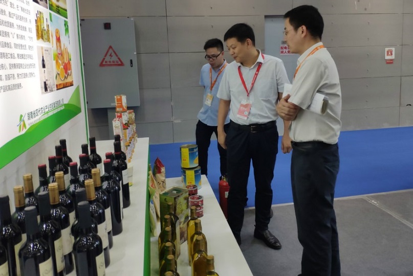 2027年（湖南）第十七届国际食用油产业博览会IGPE参展商与海外采购商展台洽谈现场