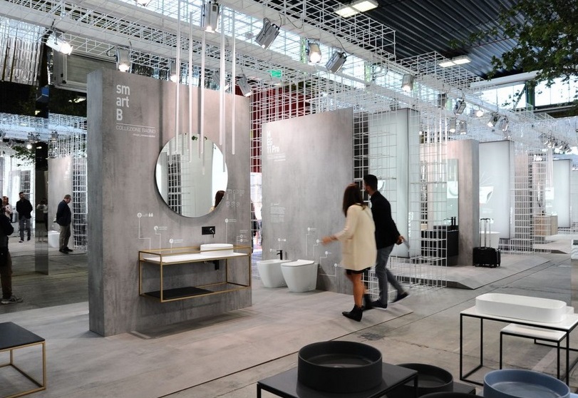 2026年意大利博洛尼亚陶瓷卫浴展览会CERSAIE Bologna ltaly参展商与海外采购商展台洽谈现场