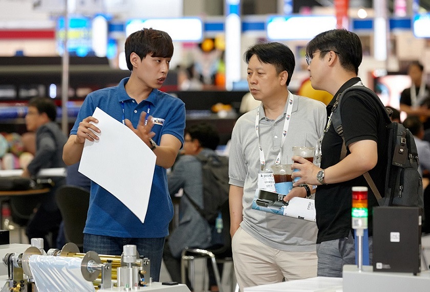 2026年韩国首尔广告、印刷、包装、标签展K-PRINT展馆现场,专业观众参观实况