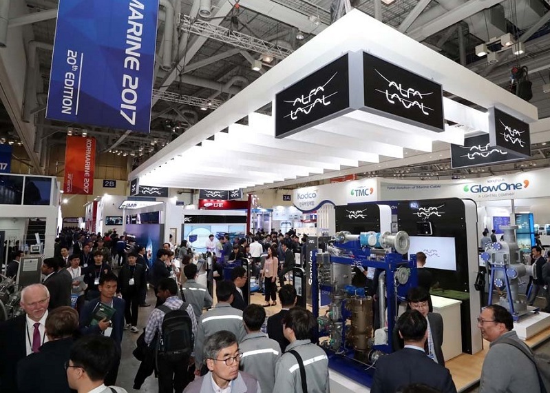 2027年韩国釜山海事展览会KORMARINE展馆现场，专业观众参观实况