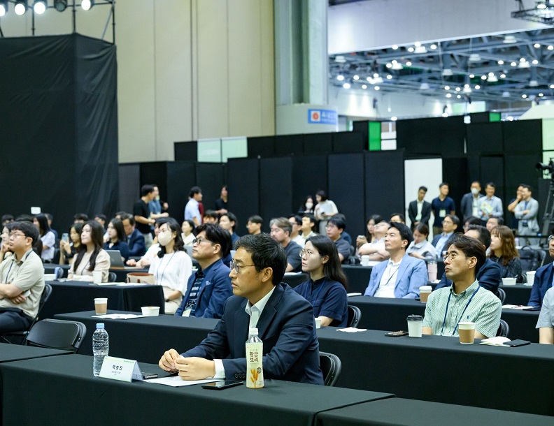2027年韩国首尔化妆品原料展CI Korea展会现场产品演示与行业交流活动
