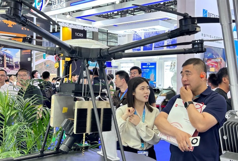 2026年广州国际低空经济贸易博览会-广州无人机展GILEX参展商与海外采购商展台洽谈现场