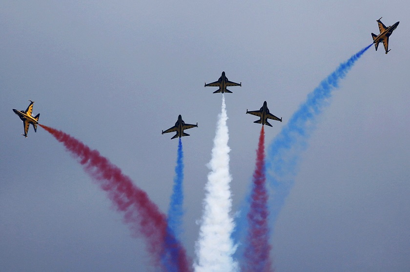 2028年新加坡航空展览会Singapore Air Show参展商与海外采购商展台洽谈现场