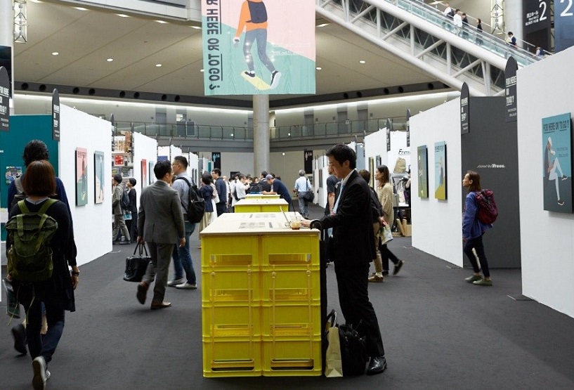 2027年日本东京杂货及日用百货展览会GIFTEX TOKYO参展商与海外采购商展台洽谈现场