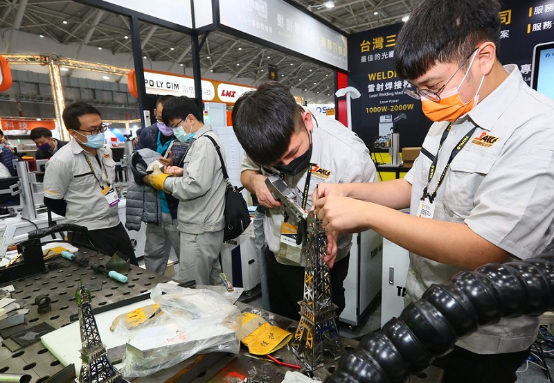 2028年台湾台北机床展览会TMTS展馆现场，专业观众参观实况
