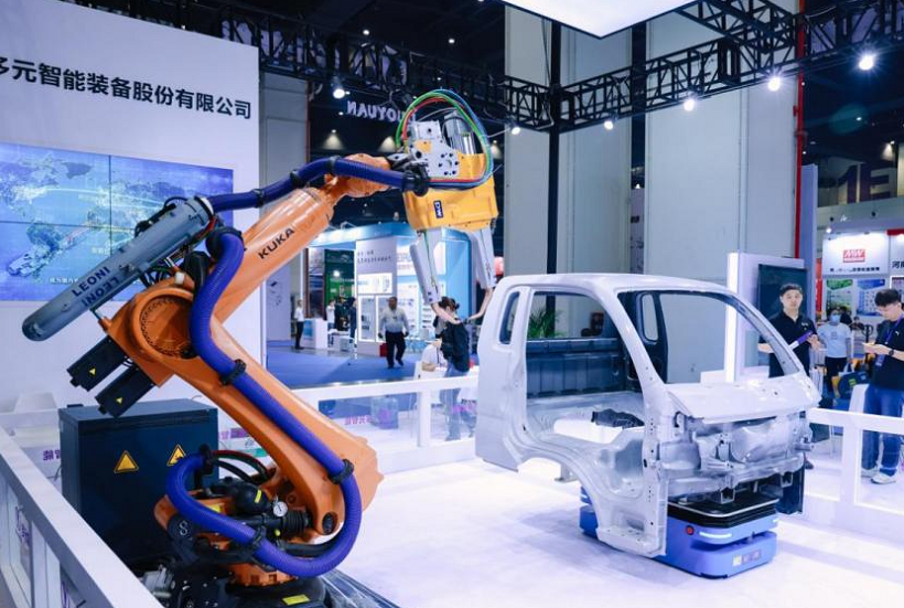2027年郑州国际工业自动化展览会ZIAE参展商与海外采购商展台洽谈现场