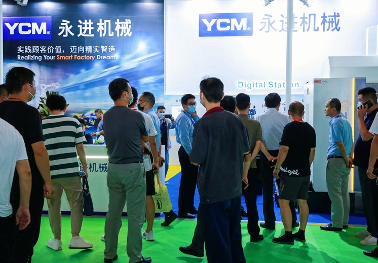 2027年中国(合肥)国际装备制造业博览会CCEME参展商与海外采购商展台洽谈现场