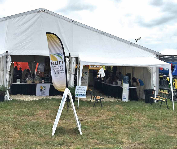 2027年美国明尼苏达农业机械展览会Minnesota Farmfest参展商与海外采购商展台洽谈现场
