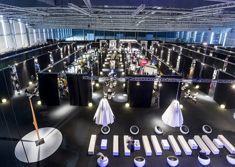 2026年德国建筑设计与室内设计展览会Architect At Work参展商与海外采购商展台洽谈现场