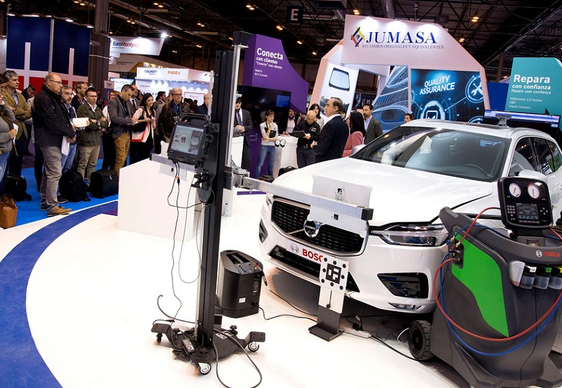2027年西班牙马德里汽车工业、汽配展览会Motortec Automechanika Madrid参展商与海外采购商展台洽谈现场