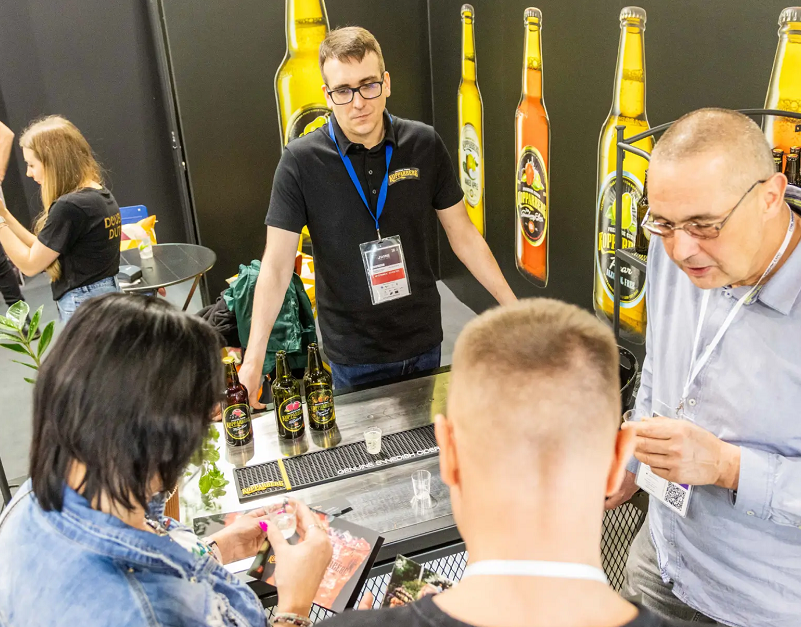 2027年波兰华沙精酿啤酒展览会Beer Warsaw Expo参展商与海外采购商展台洽谈现场