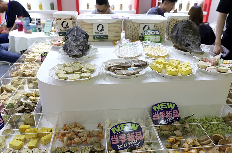 2027年上海亚洲宠物供应链展-亚宠展PFA SUPPLY展馆现场,专业观众参观实况