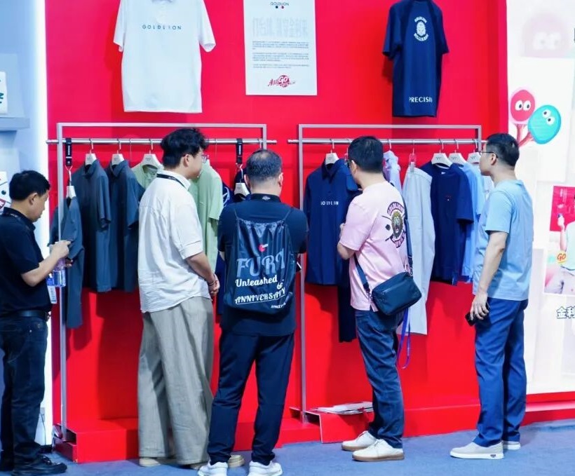 2027年广州国际台球及配套设备展览会GBE参展商与海外采购商展台洽谈现场