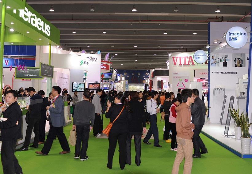 2026年武汉中部口腔展览会DENTAL EXHIBTION CENTRAL CHINA参展商与海外采购商展台洽谈现场