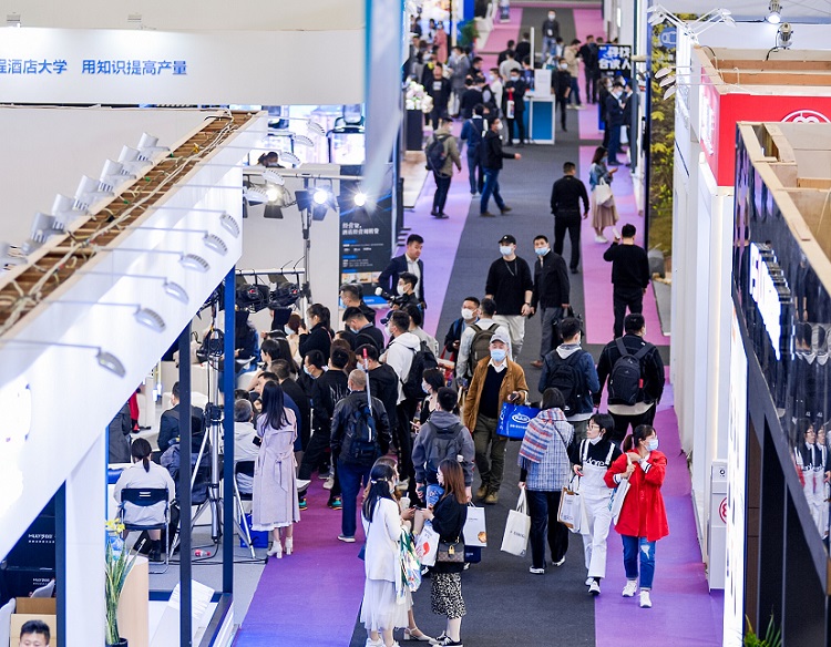 2027年上海景观园林设计与维护主题展LDM参展商与海外采购商展台洽谈现场