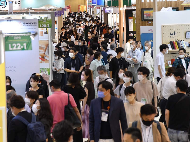 2027年日本东京环保展览会N-EXPONEW参展商与海外采购商展台洽谈现场