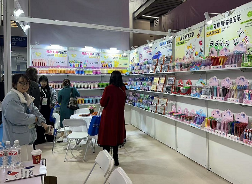 2027年宁波国际文具礼品展-宁波文具展CNISE展馆现场，专业观众参观实况
