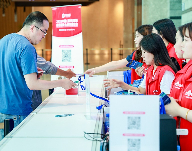2027年中国(上海)国际高性能复合材料展览会CSCME展馆内部展台环境实拍