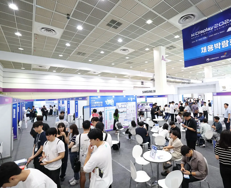 2027年韩国首尔显示产业展览会K-Display展馆现场,专业观众参观实况