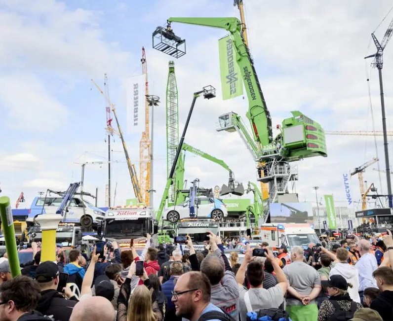 2027年沙特宝马展-沙特利雅得工程机械展bauma SAUDI ARABIA展馆现场,专业观众参观实况
