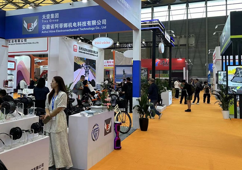 2027年上海国际户外骑行装备展览会CHINA CYCLE展馆现场,专业观众参观实况