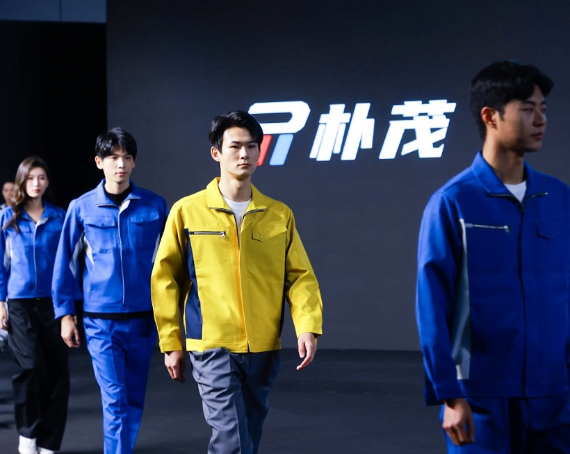 2027年上海职业装·团服展LINK FASHION展馆现场，专业观众参观实况