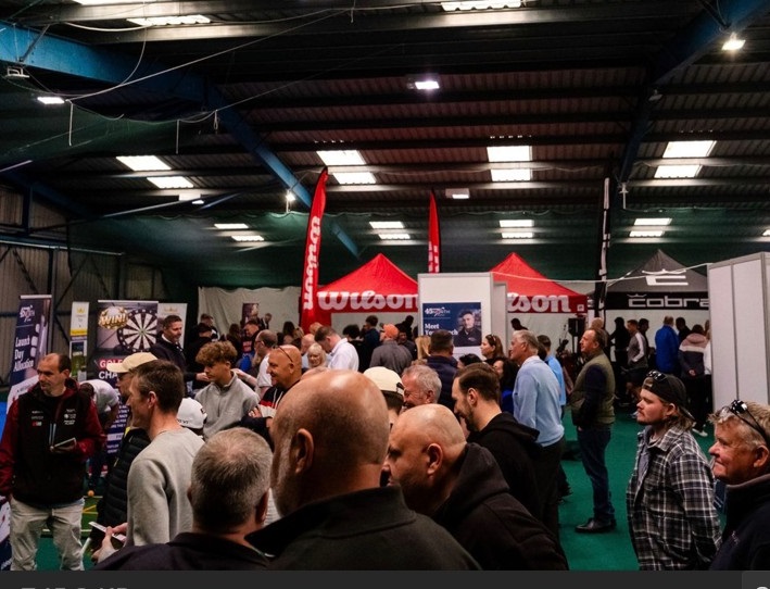 2027年英国北部高尔夫球展览会British Golf Show展馆现场,专业观众参观实况