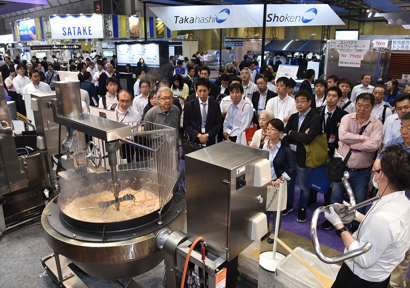 2027年日本东京食品加工及包装机械展览会FOOMA JAPAN参展商与海外采购商展台洽谈现场