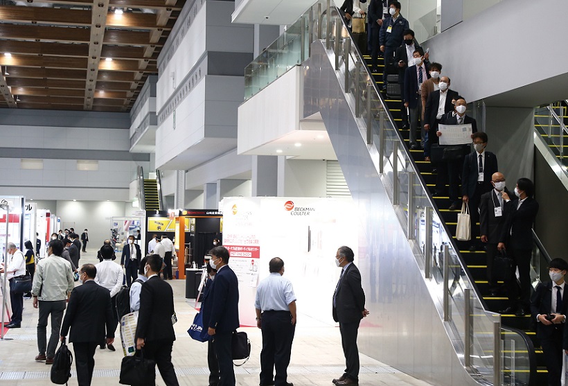 2027年日本大阪粉体工业展览会POWTEX OSAKA参展商与海外采购商展台洽谈现场
