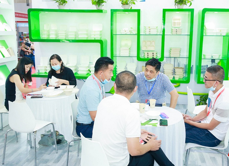 2027年北京亚洲酒店及餐饮业博览会HCSA展馆现场，专业观众参观实况