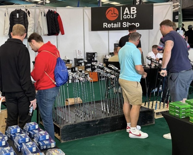 2027年英国北部高尔夫球展览会British Golf Show参展商与海外采购商展台洽谈现场