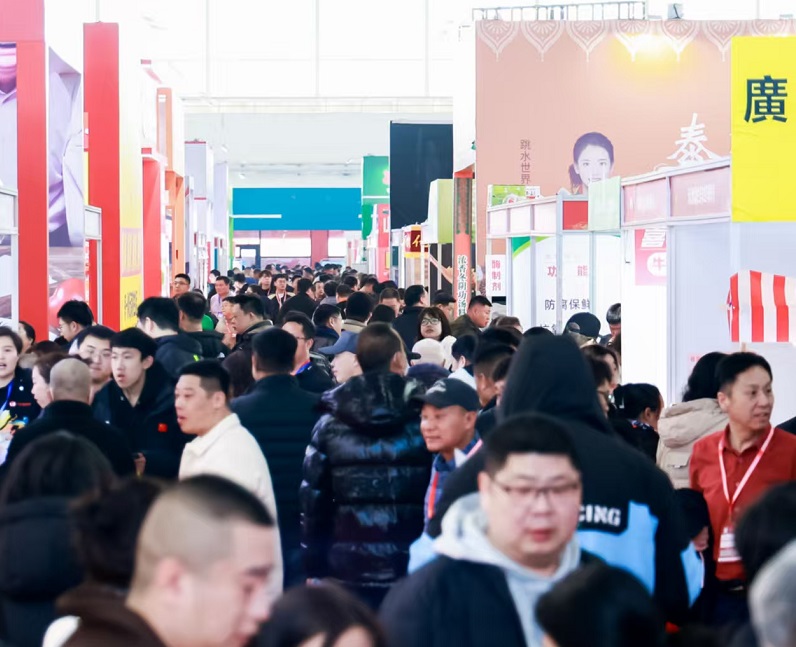 2027年北京亚洲酒店及餐饮业博览会HCSA参展商与海外采购商展台洽谈现场