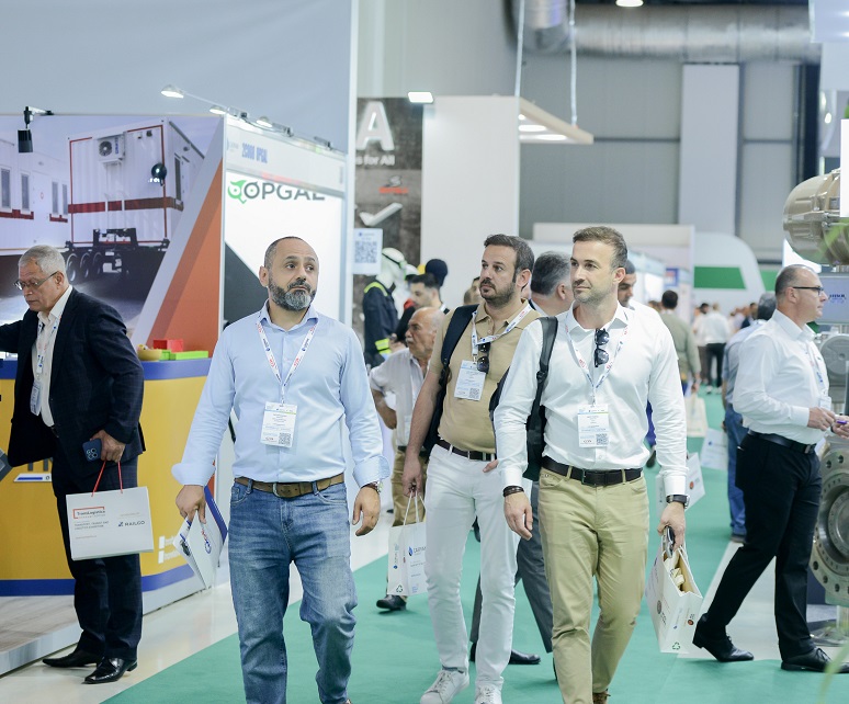 2027年法兰克福阿塞拜疆巴库汽配展览会Automechanika Baku参展商与海外采购商展台洽谈现场