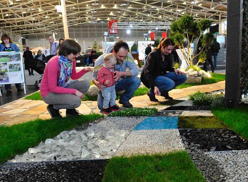 2027年德国慕尼黑花卉园艺展览会Garten München参展商与海外采购商展台洽谈现场
