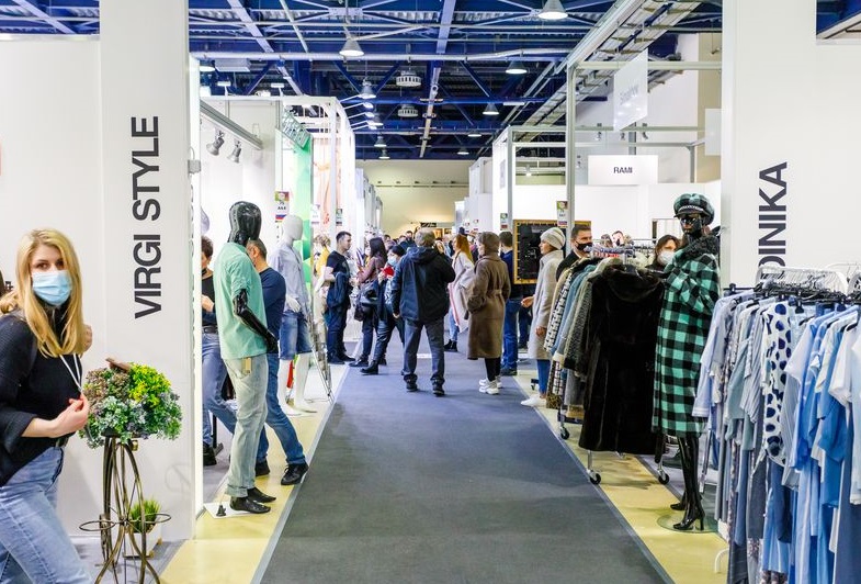 2026年俄罗斯纺织品及服装全产业链展览会Textile Collection参展商与海外采购商展台洽谈现场