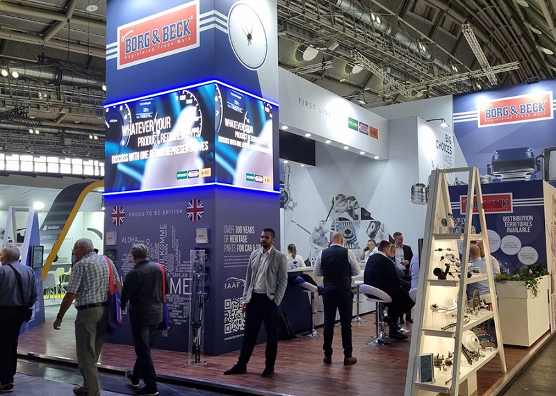 2027年法兰克福英国伯明翰汽配展览会Automechanika Birmingham 参展商与海外采购商展台洽谈现场
