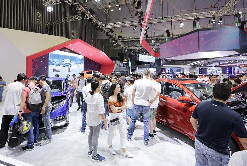 2025年越南胡志明车展Vietnam Motor Show 参展商与海外采购商展台洽谈现场