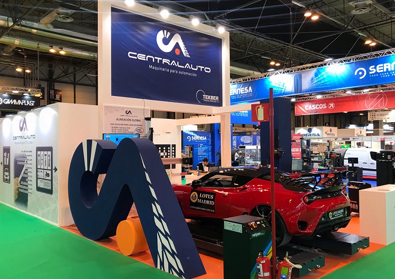 2027年西班牙马德里汽车工业、汽配展览会Motortec Automechanika Madrid参展商与海外采购商展台洽谈现场