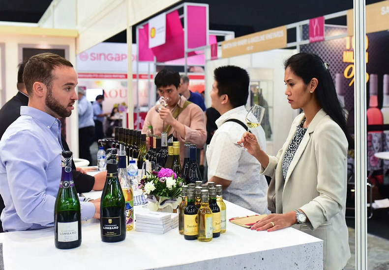 2028年新加坡葡萄酒、红酒、烈酒展览会ProWine Singapore展馆现场,专业观众参观实况