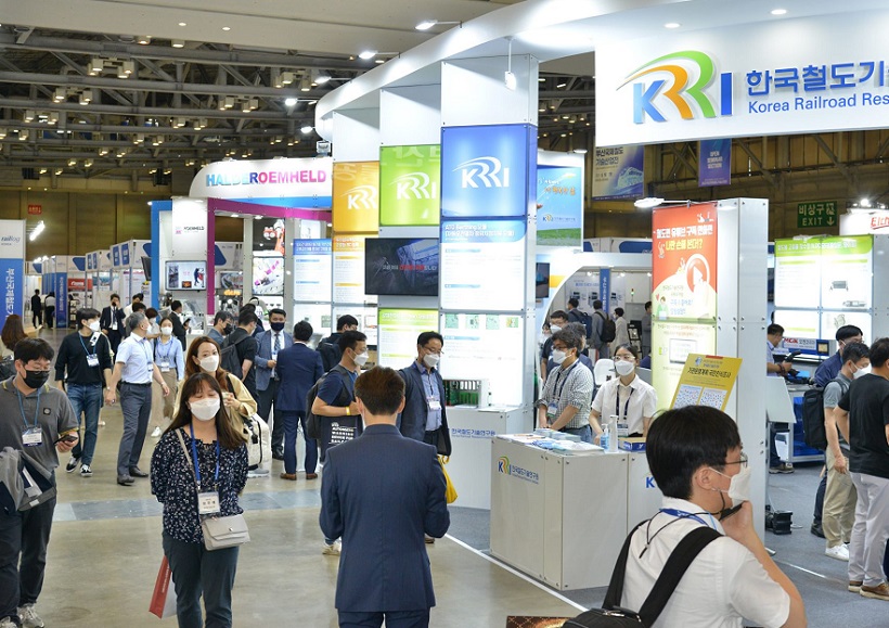 2027年韩国釜山轨道交通展览会RailLog Korea展馆现场,专业观众参观实况
