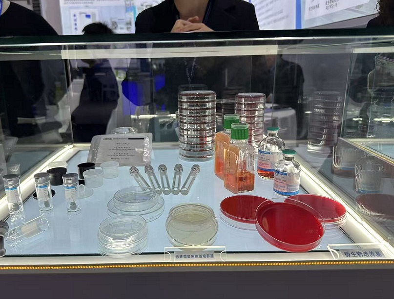 2026年中国国际检验医学暨输血仪器试剂展览会CACLP展馆内部展台环境实拍