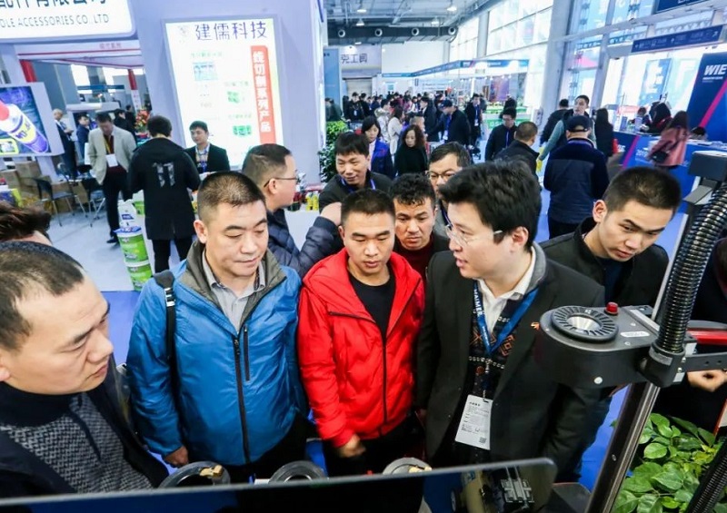 2027年温州国际工业展-温州工博会WIE参展商与海外采购商展台洽谈现场