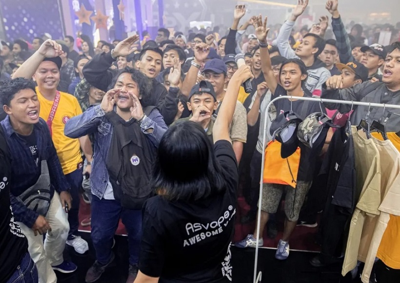 2025年印尼雅加达电子烟展览会Vape Fair展馆现场，专业观众参观实况