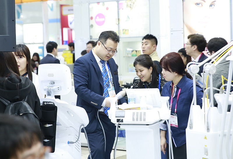 2027年韩国首尔医疗器械及实验室展览会KIMES行业机械设备展品展台实拍